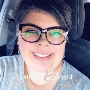 Meet your Posher, Gloria